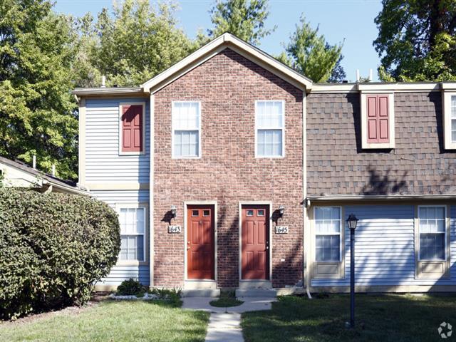 Primary Photo - Oakwood Apartments & Townhomes