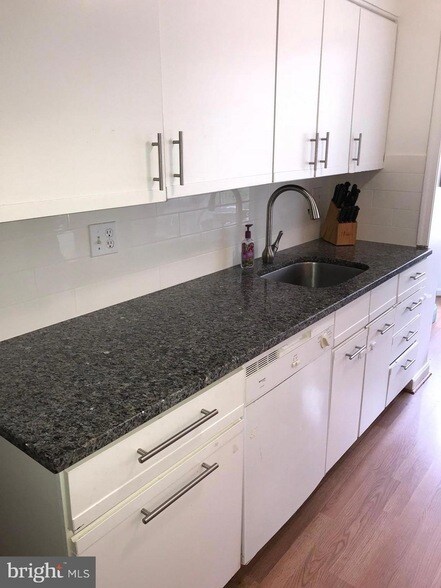 Foto del edificio - 5205 Saratoga Ave