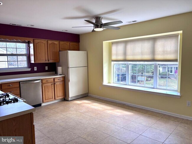 Foto del edificio - 7708B Normandy Dr