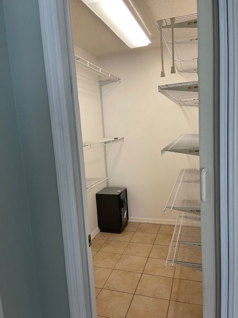 Foto del edificio - 874 Brookview Ln