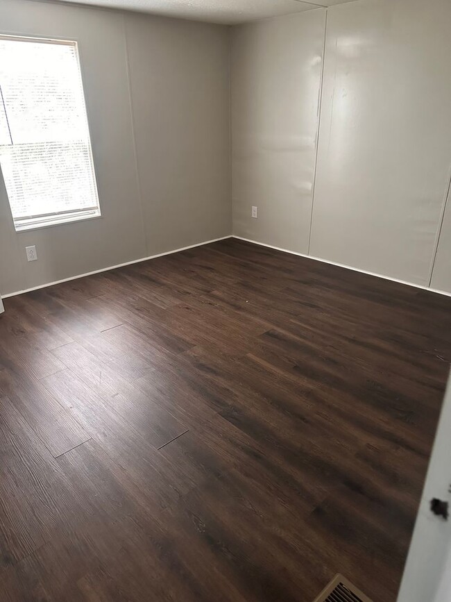 Building Photo - 4451 Goldfinch Way