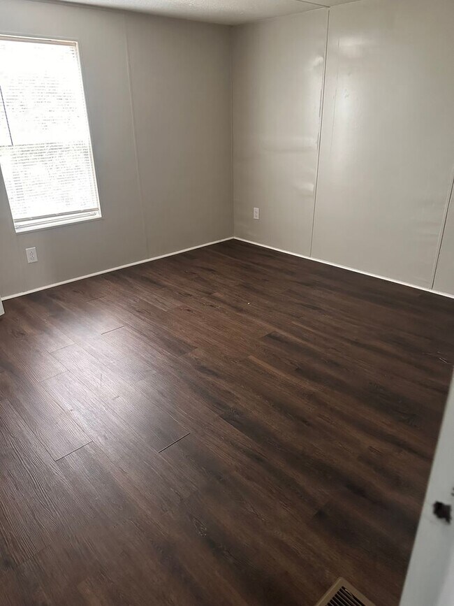 Foto del edificio - 4451 Goldfinch Way