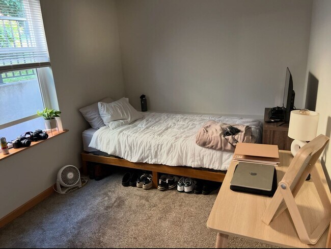 Foto del edificio - PRELEASING NOW! 6 bed/2 bath House! Walking Distance to WWU!