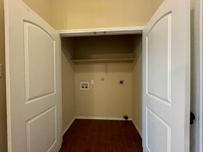 Building Photo - Townhome for rent
