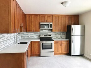 Building Photo - 1225 Clinton St