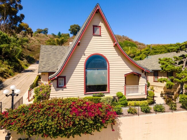 Building Photo - Historic Ventura Hillside Home!