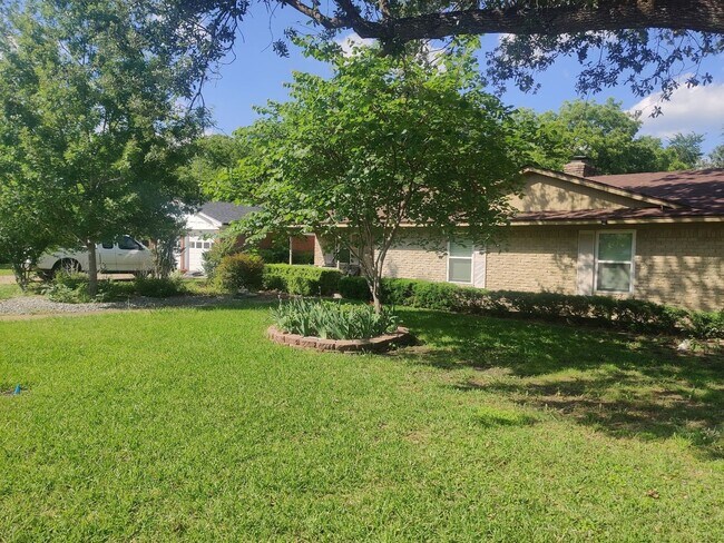 Foto del edificio - Charming 3BR House in Waxahachie