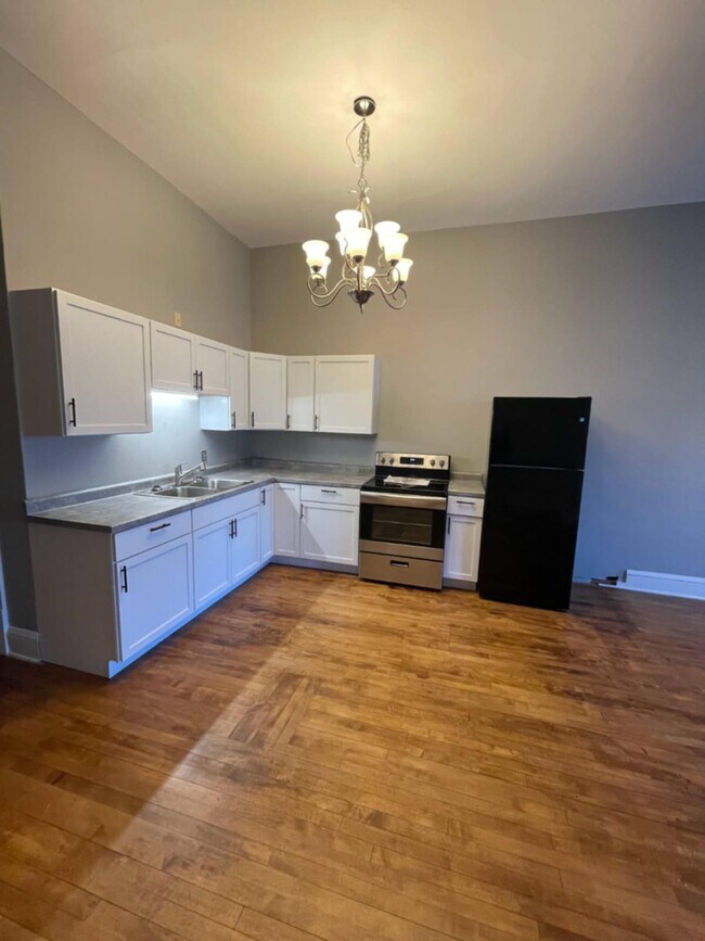 Foto del edificio - 19 W Central St