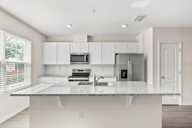 Building Photo - 2745 Flushing Dr