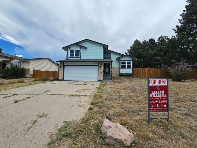 Building Photo - 4 Bed 4 Bath Home in 80911!