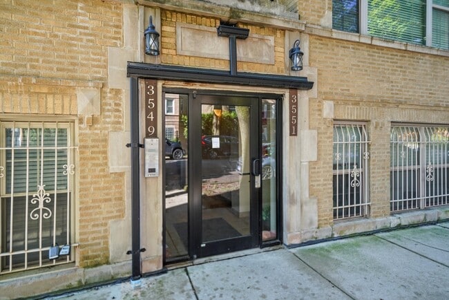 Building Photo - 3551 W Belle Plaine Ave