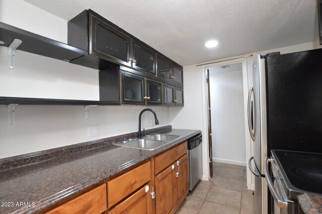 Foto del edificio - 1220 E Townley Ave