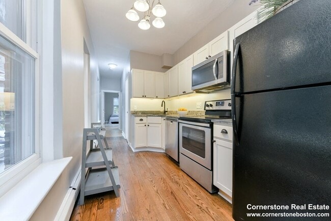 Building Photo - 586 Columbus Ave