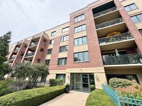 Building Photo - 104 Central Rd