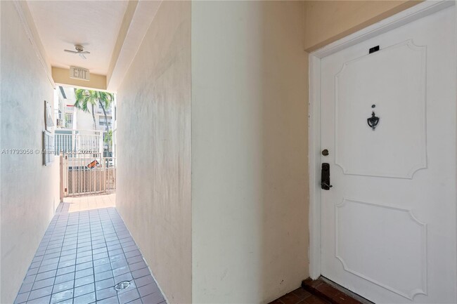 Foto del edificio - 7915 Harding Ave