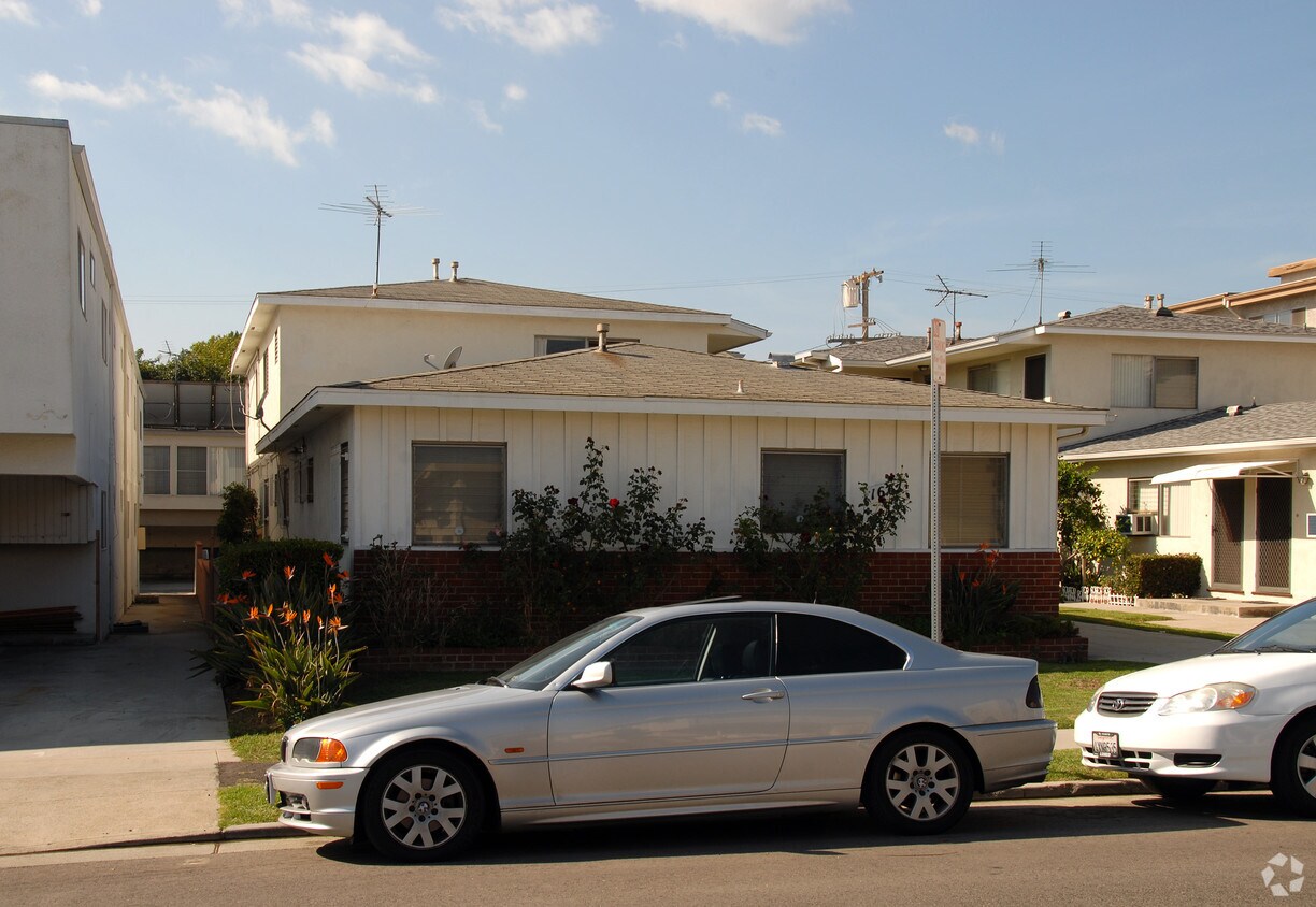 Primary Photo - 1661 Colby Ave