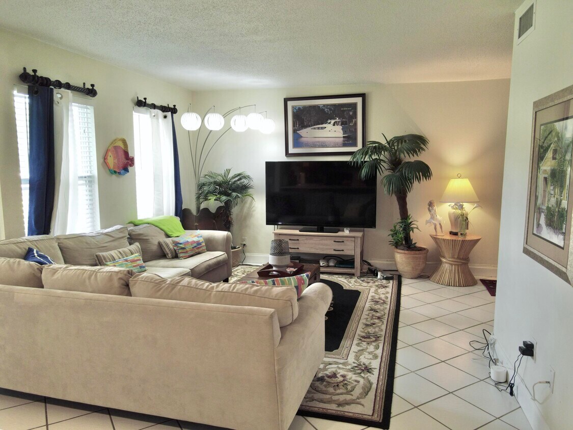 Primary Photo - 4000 Gulf Terrace Dr