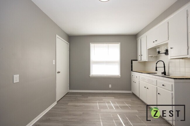 Foto del edificio - 5235 Chatsworth St