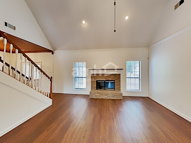 Foto del edificio - 6767 Oakmoor Circle South