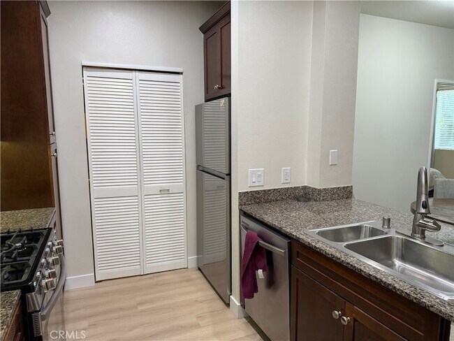 Foto del edificio - 1170 Scholarship