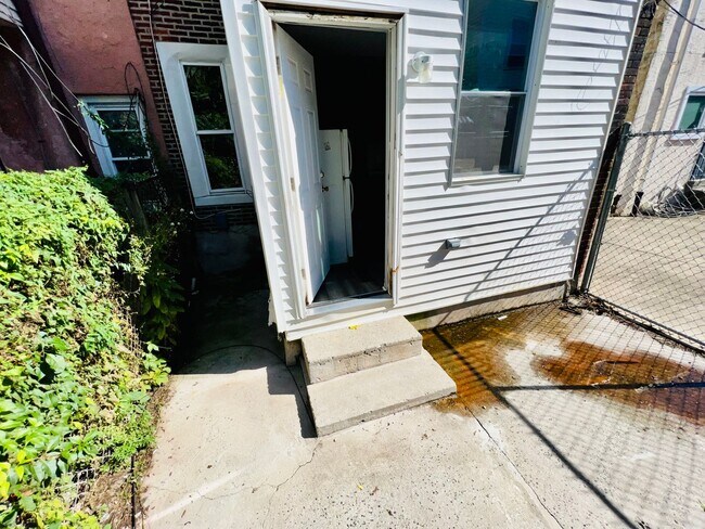 Foto del edificio - BRAND NEW 2BR Townhome w/ Washer Dyer Hook...