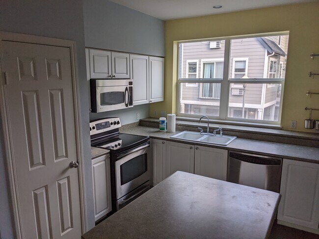 Kitchen - 1518 SE Cutter Ln
