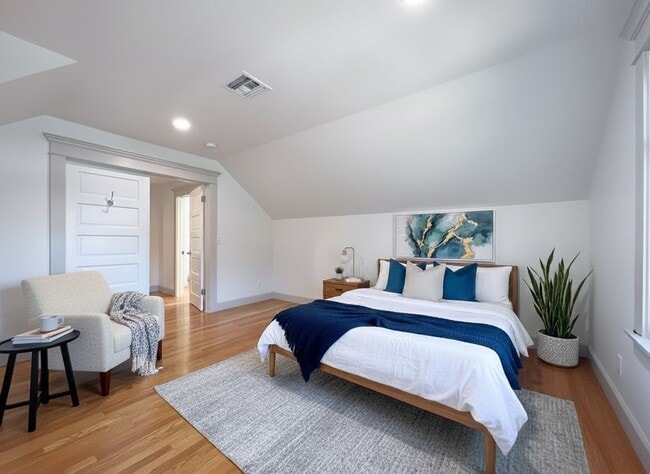 Photo - 929 W 23rd St Apartment