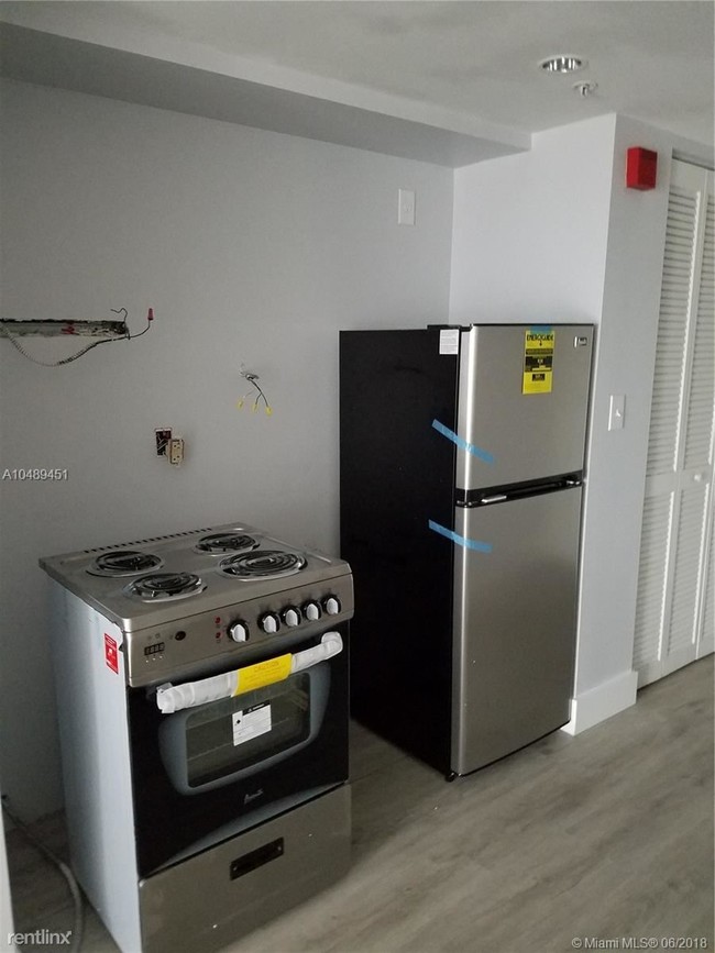 Building Photo - Studio, 1 bath  - 5731 Sunset Dr