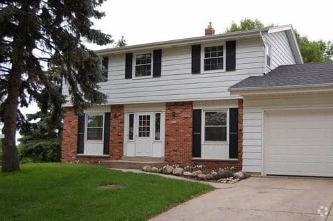 Building Photo - 2030 E Birch Dr
