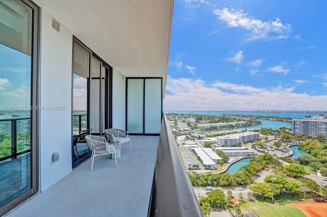 Building Photo - 580 72nd St