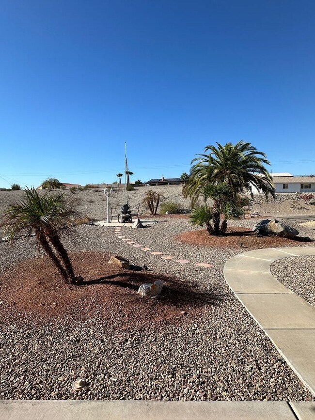 Building Photo - PENDING Available early February!  Pool home - unfurnished - long term