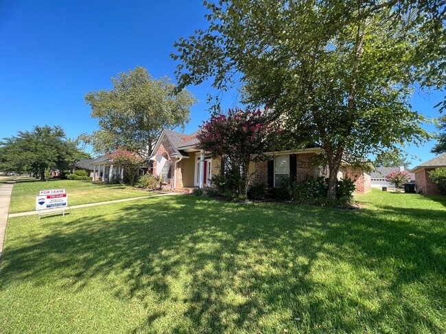 Building Photo - POOL in North Bossier...Close to Barksdale...