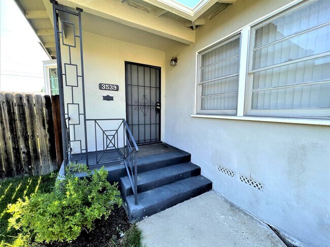 Foto del edificio - 3539-3541 Lewis Ave. Long Beach, CA 90807
