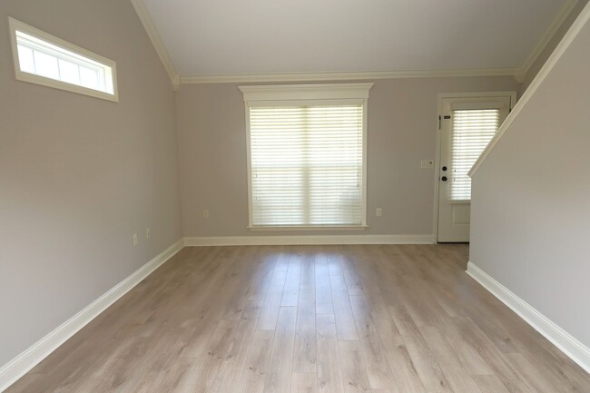 Foto del edificio - 4110 Barrington Dr