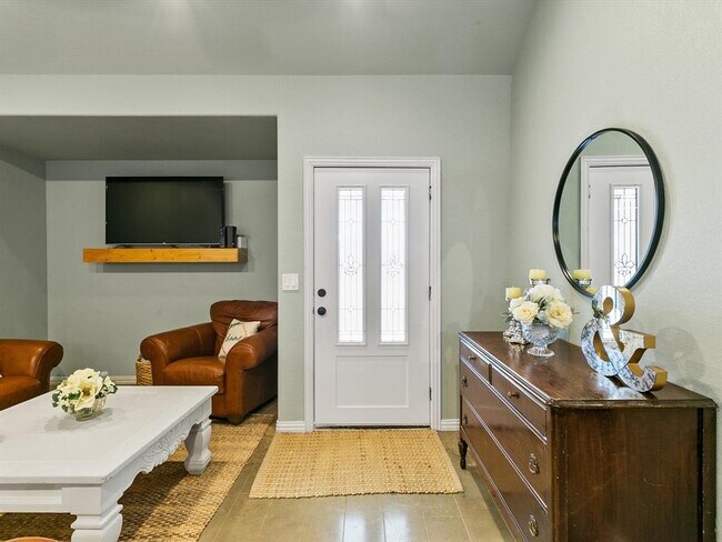 Foto del edificio - 6301 Hunterwood Dr