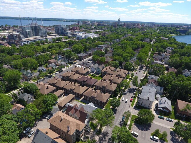 Foto del edificio - 947 E Gorham St