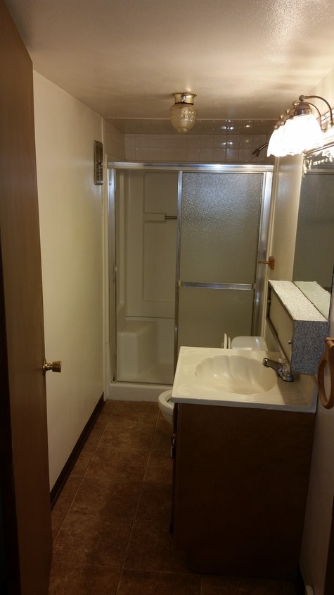 BATH - 3320 Overbrook Dr