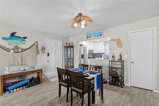 Foto del edificio - 1714 Bikini Ct