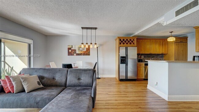 Foto del edificio - 220 Lakeview Dr