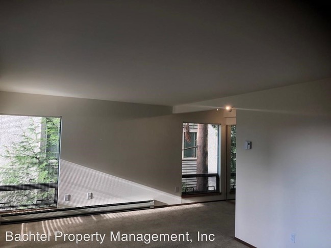 Building Photo - 1 br, 1 bath Apartment - 2316 Yale Ave. E.
