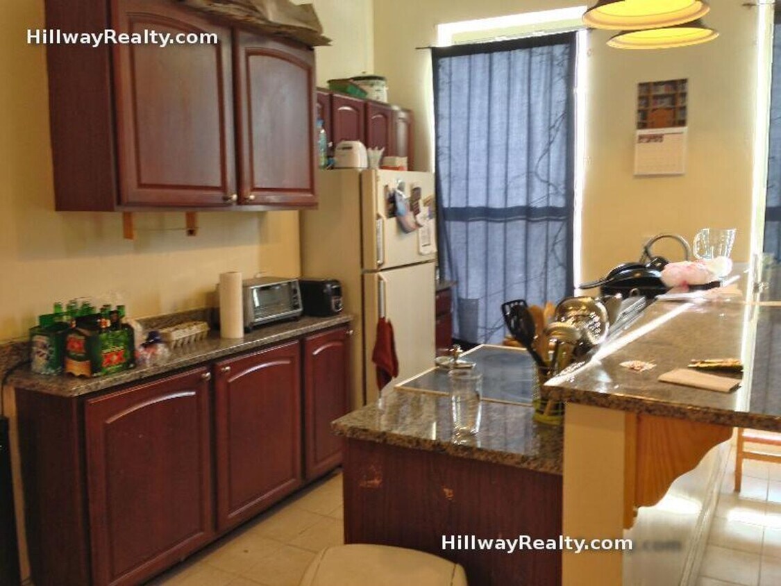 Foto del edificio - 3 Bedroom, 2 Full Bathrooms in South End, Central Location, Parking for Rent