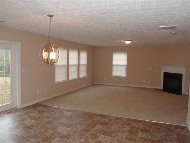 Foto del edificio - 6588 Waterton Ave SW
