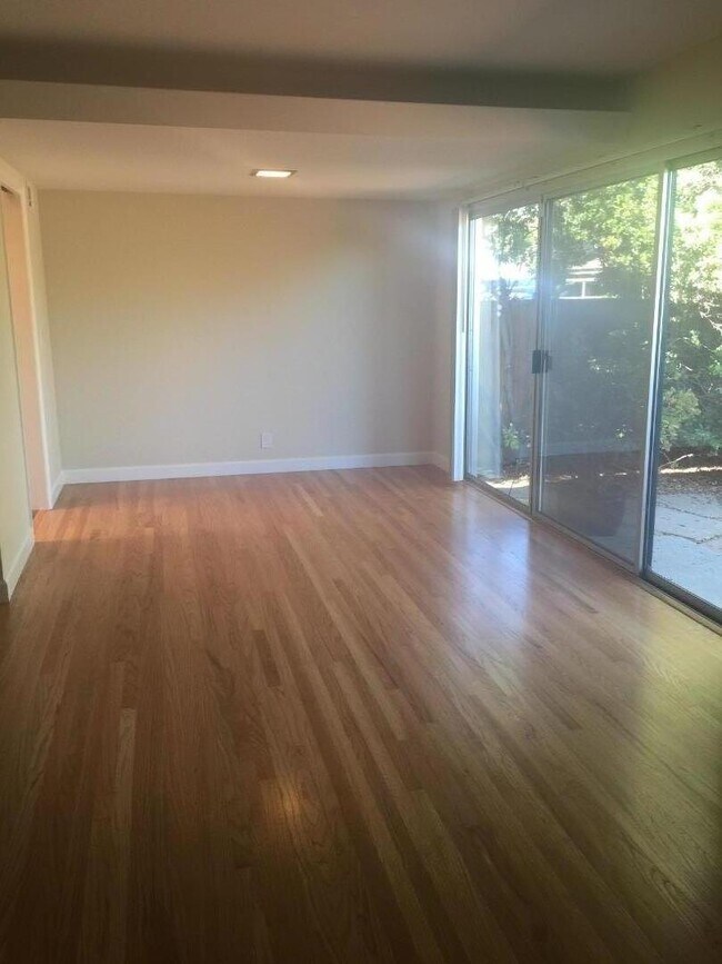 Building Photo - 1450 Teal Dr