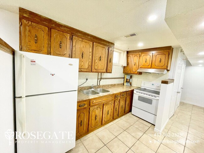 Photo du bâtiment - Cozy & Modern 2-Bedroom Lower Unit in Quiet Kitchener Neighbourhood!