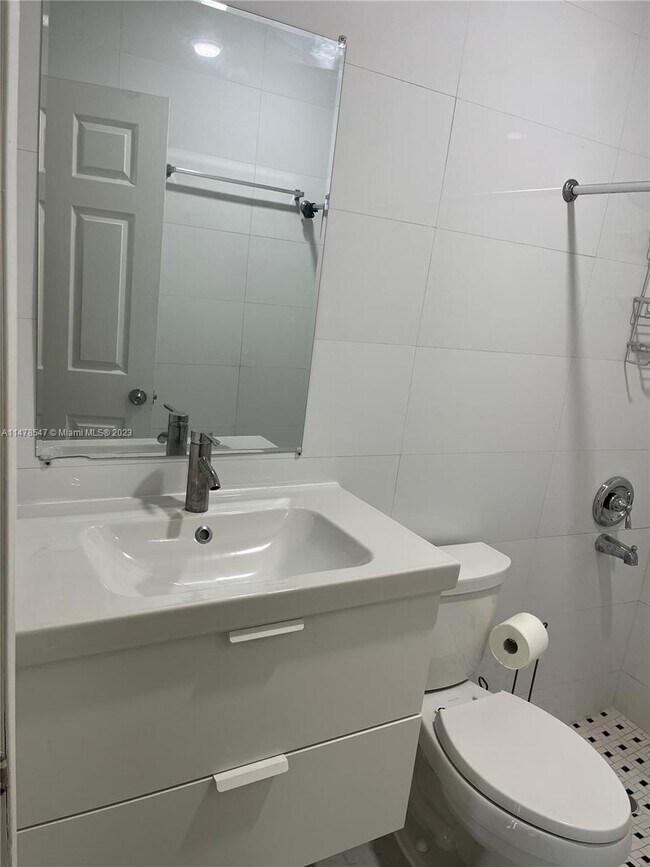 Foto del edificio - 6313 Pierce St