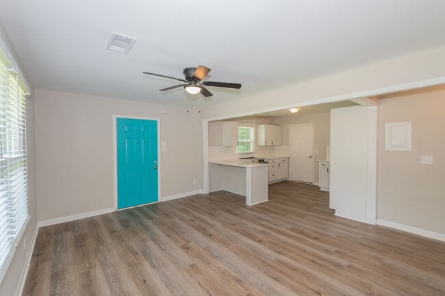 Building Photo - 525 Baker Cir NW