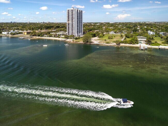 Foto del edificio - 5600 N Flagler Dr