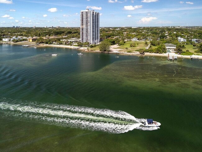 Building Photo - 5600 N Flagler Dr