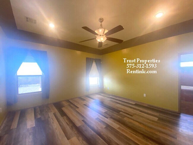 Building Photo - Spacious SFH in Gated Community w/ Pool ac...