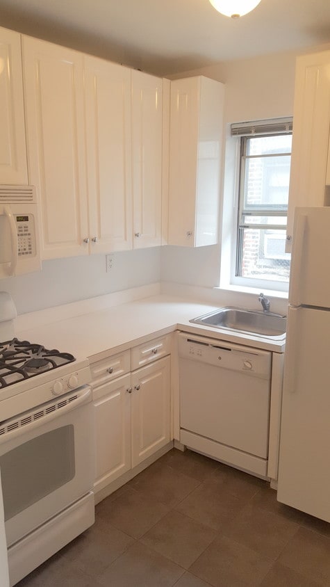 Kitchen - 201 E 12th St
